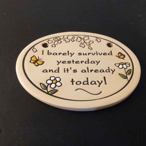 GORGEOUS NEW Trinity Pottery 5" Oval Ceramic Plaque. - Picture 4 of 4